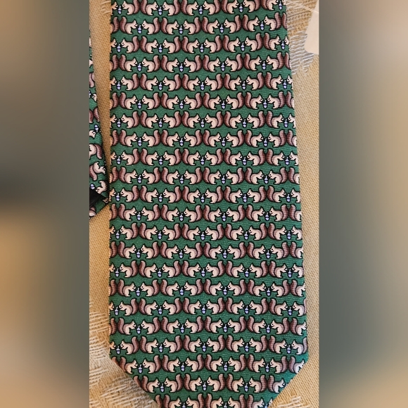 Brooks Brothers silk boys tie (46in), novelty squirrel print, NWT - Picture 4 of 5
